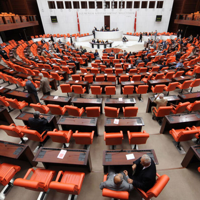 5 vekil HDP'ye geçti