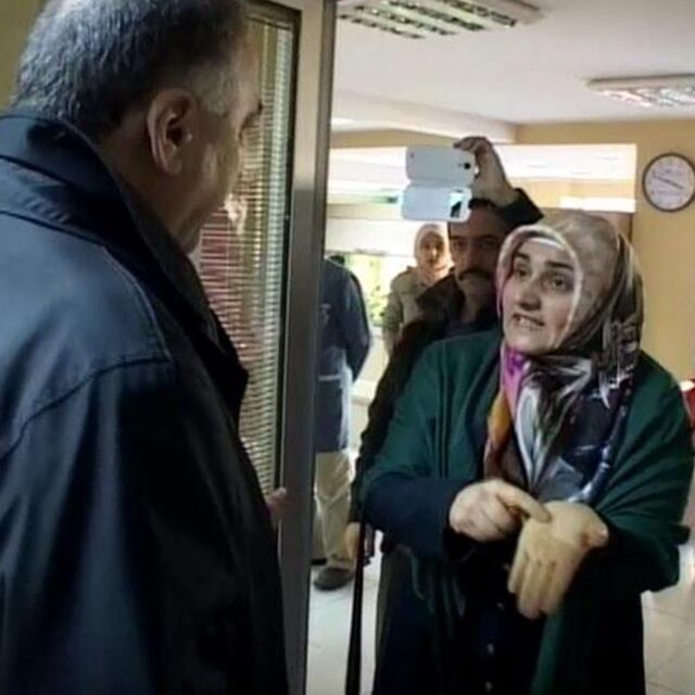 Veliden "neden siyasete karıştırıyorsunuz" tepkisi