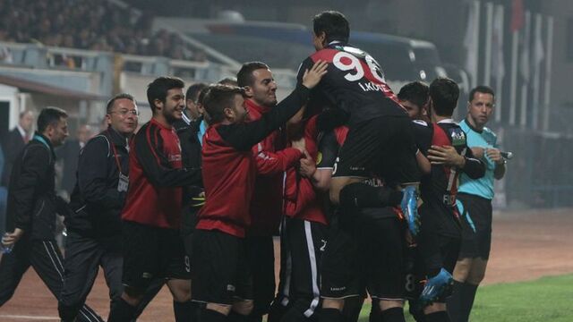 Manisa 1 attı 3 aldı!