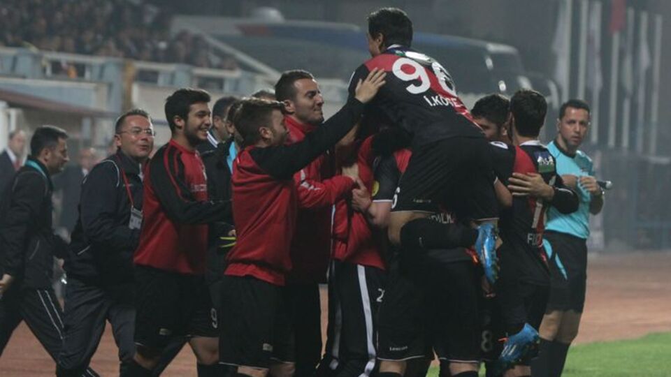 Manisa 1 attı 3 aldı!