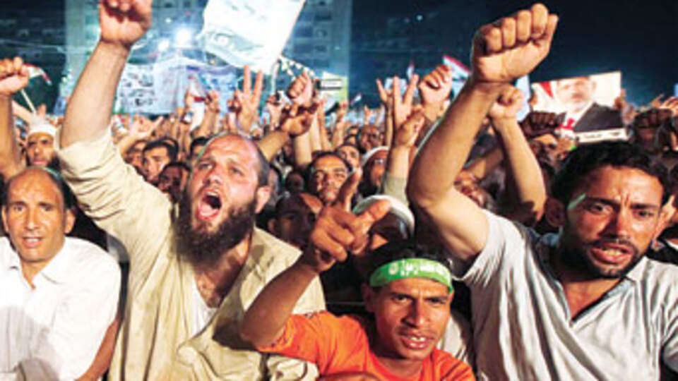 Darbe sonrası 16 bin aktiviste kelepçe