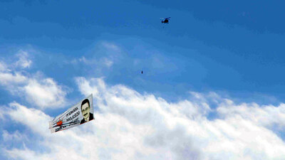 Ankara semalarında ilginç pankart