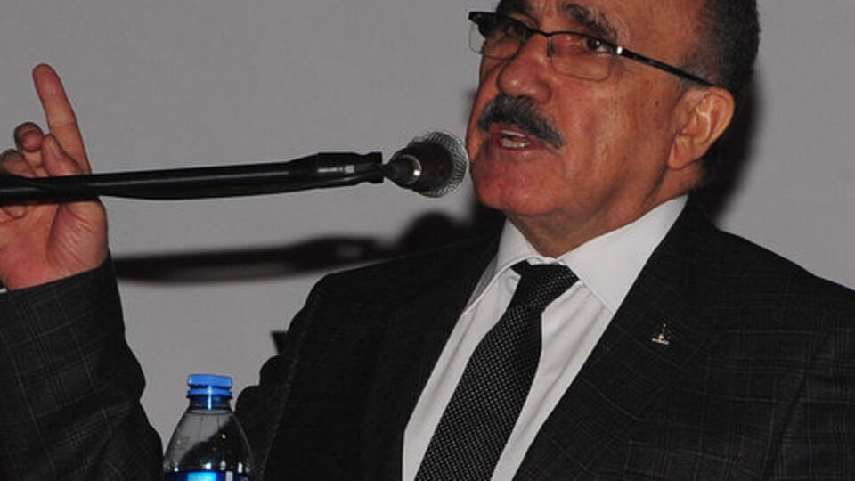 "Kendine güvenen çıksın siyaset yapsın"