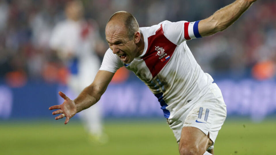 Robben imzaladı