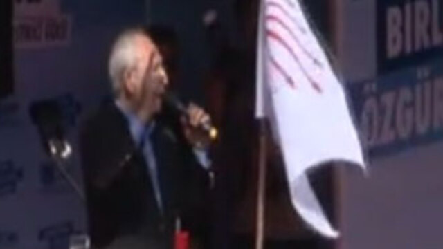 Kılıçdaroğlu'na ayakkabı fırlatıldı