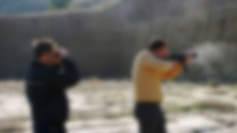 Otomatik silahlarla taradılar