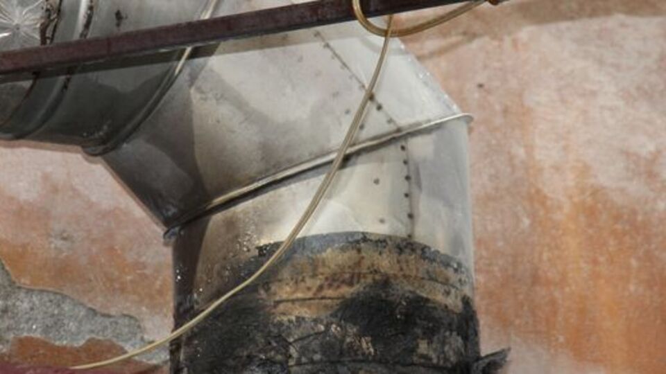 Tutuşan kebap bacayı yaktı!