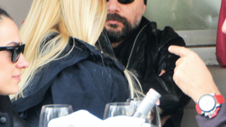 20 derece havada bereyle oturdu