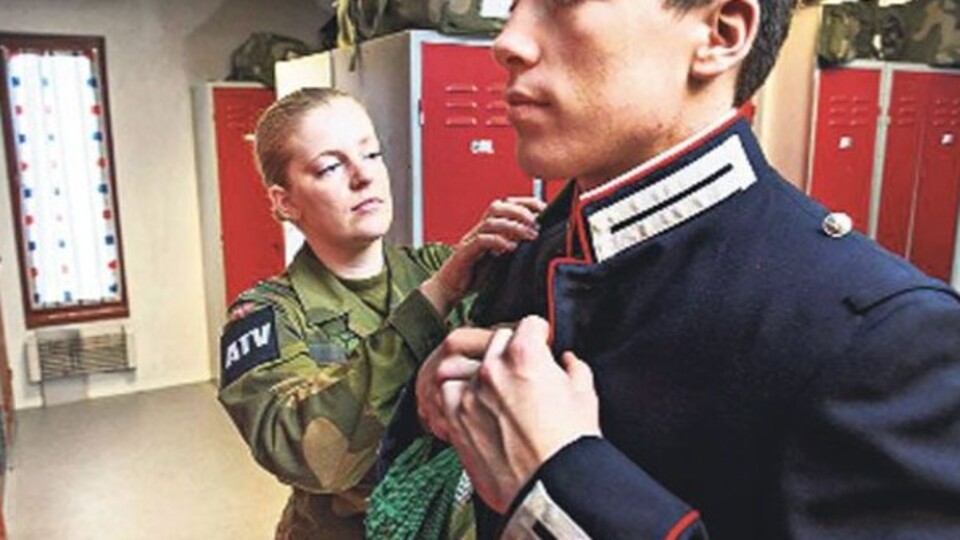 Kadın ve erkek askerler aynı koğuşta