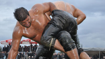 Yağlı güreşçiler, gey dergisine kapak oldu