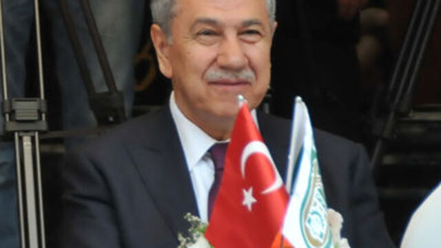 Arınç'tan dizi tavsiyesi