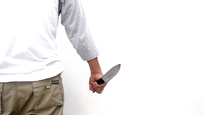 Sokak ortasında boğazını kesti