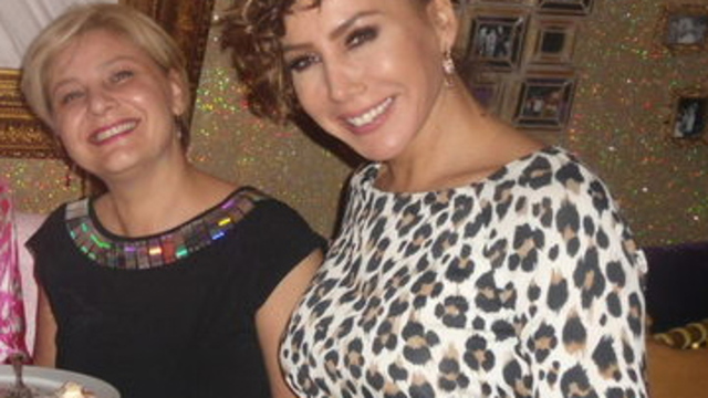 Asena'nın ilginç saç modeli