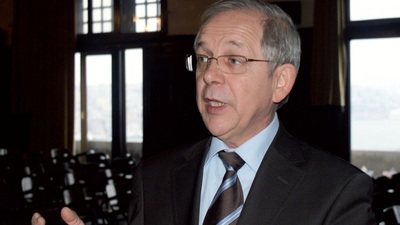 Ünlü cerraha kırmızı bülten!