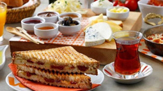 Her kahvaltıda kaç kalori alıyoruz?