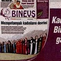 Kadınlara özel gazete okuyucuyla buluştu