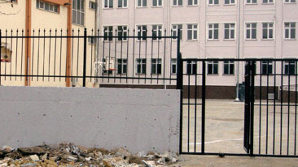 Hayalet şehirde lise krizi!