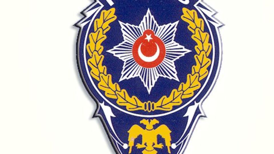 Emniyet'te deprem sürüyor