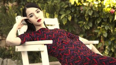 Ayrılığa sevinmiş!