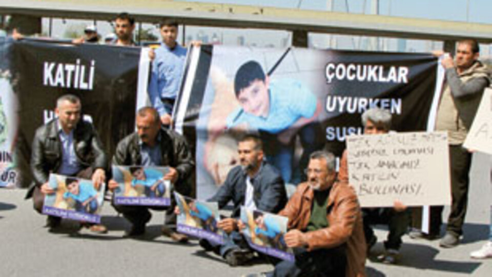 Köprüde Mert protestosu