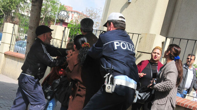 Saç saça baş başa kavga