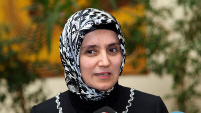 Başörtülü rektör konuştu