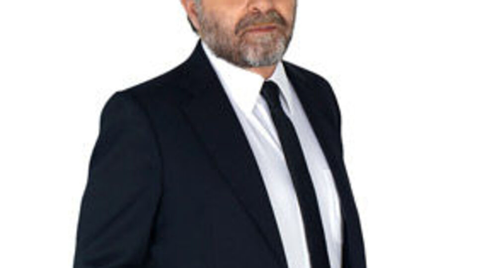 Ahmet Hakan yazılarına ara verdi!