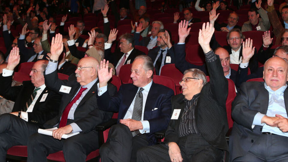 Kongre'de gergin anlar