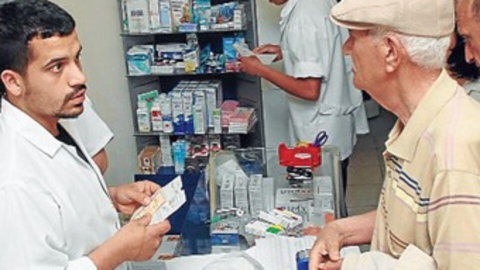Okulu bitiren hemen eczane açamayacak