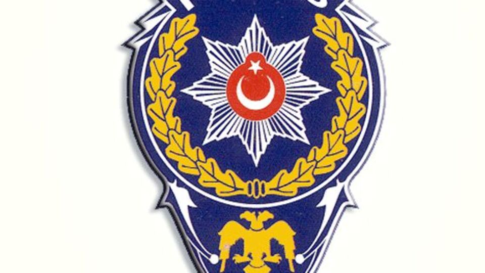 Emniyet'te deprem sürüyor
