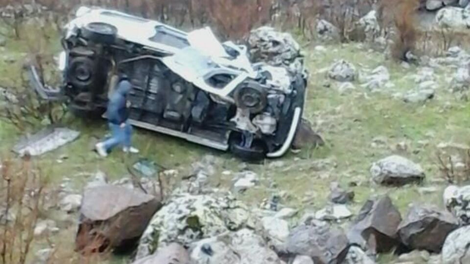 Bingöl'de otomobil devrildi