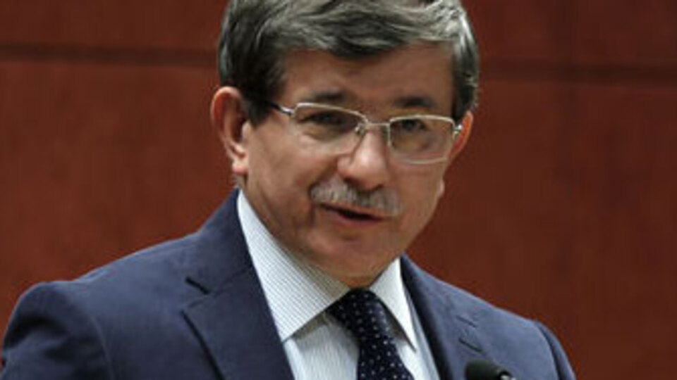 Davutoğlu'ndan Survivor mesajı