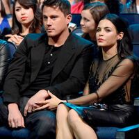 "Önce o bacaklarını topla!"