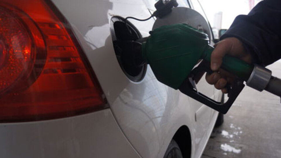 Benzin ve motorine yine zam!