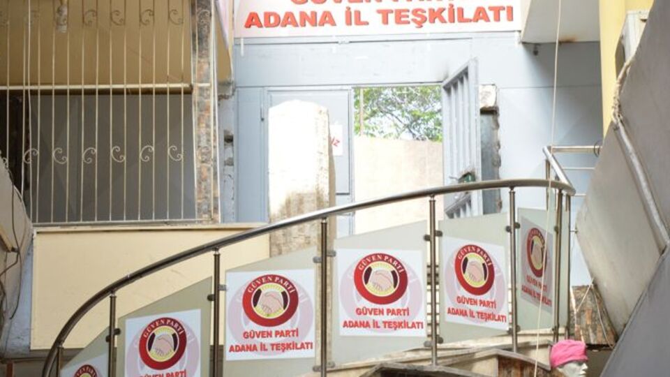 Siyasi partiye baskın!