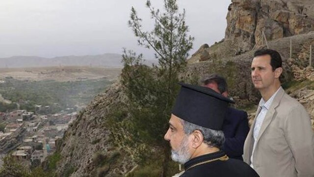 Esad, Hristiyan kasabasında