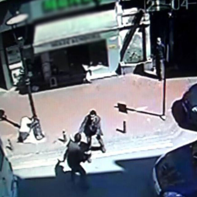 Kendisiyle dalga geçen arkadaşını bıçakladı