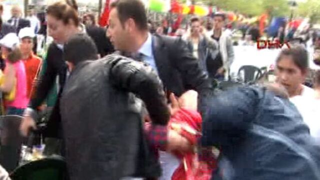 23 Nisan töreninde Berkin Elvan protestosu