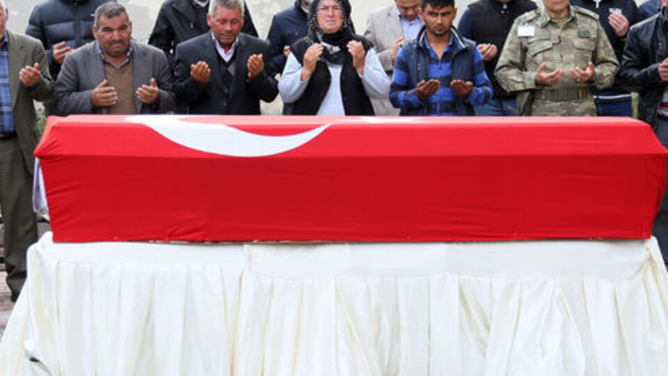 Merdivenden düşen askerin şok ölümü!