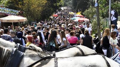 Binlerce kişi dilek için Aya Yorgi'ye tırmandı