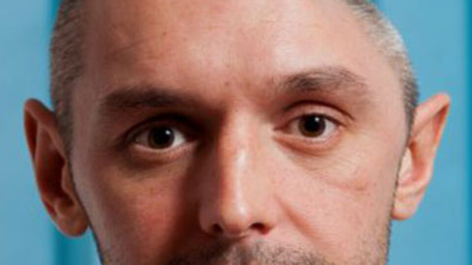 Metal kafatasıyla yaşayacak