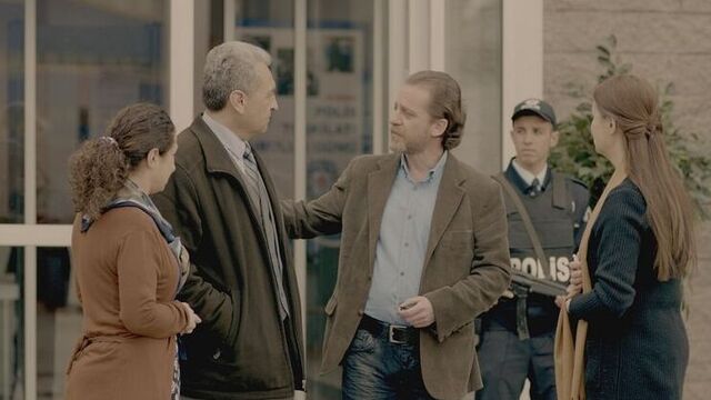 'Gölgedekiler'de iki çarpıcı hikâye