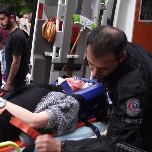 Sokak ortasında inanılmaz kaza!