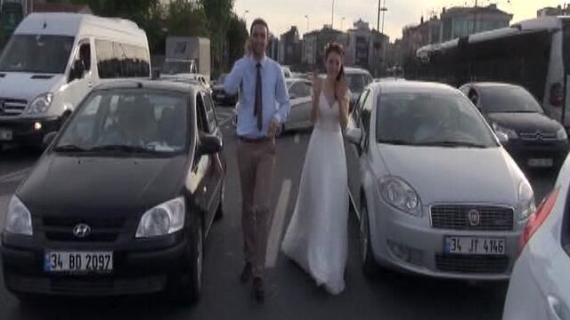 Kendi düğünlerine yetişemediler!
