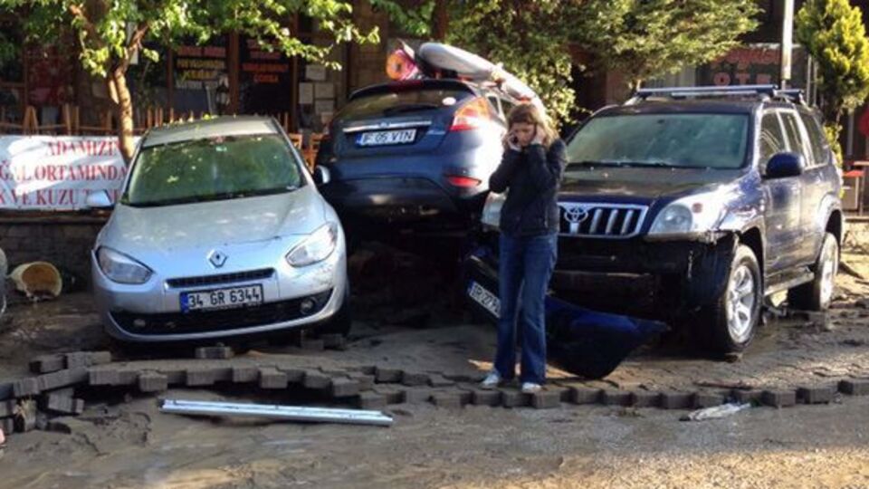 Gökçeada'da sel anı MOBESE kamerasında