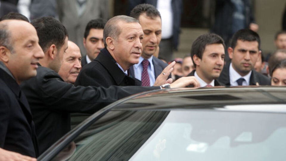 "Sen gidersen parti çöker ama..."