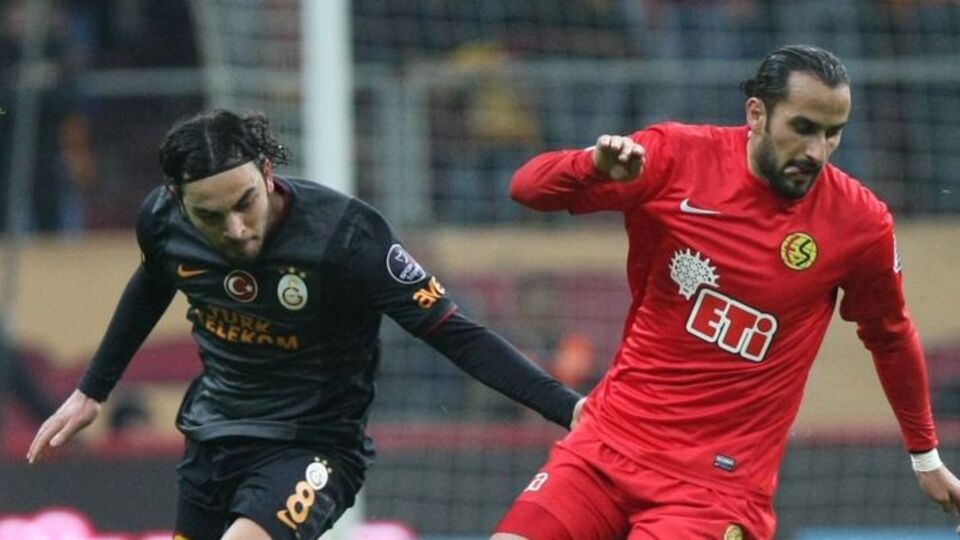 Kupa sahibini buluyor!