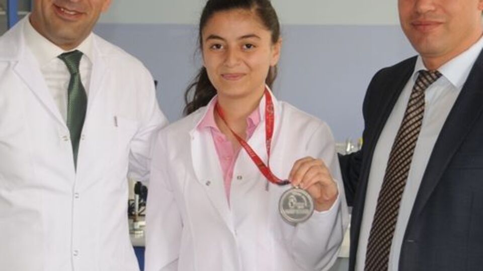 Kız öğrencinin büyük başarısı!