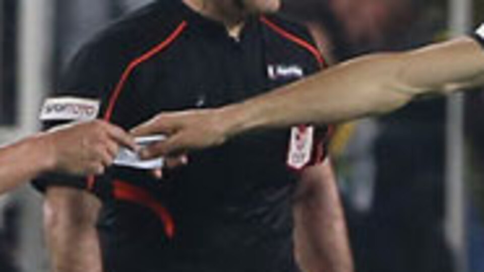 "Ne yazıyor o kağıtta?"