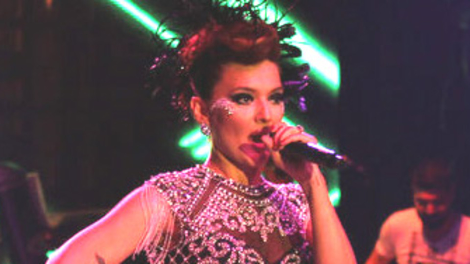 Kendi rekorunu kırdı